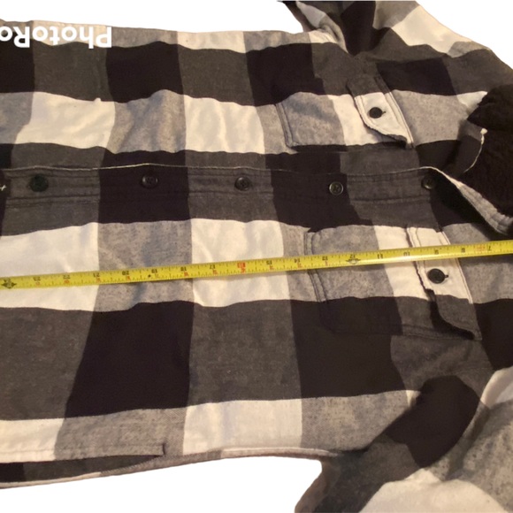 Women’s Hollister size M long sleeve plaid fleece jacket - Picture 4 of 5